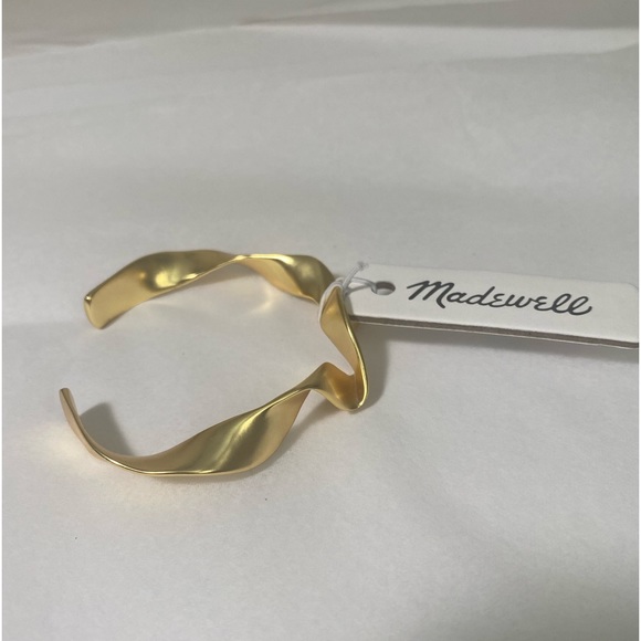 ⬇️🔴 MADEWELL gold plated twisted artisan bangle bracelet - Picture 5 of 10